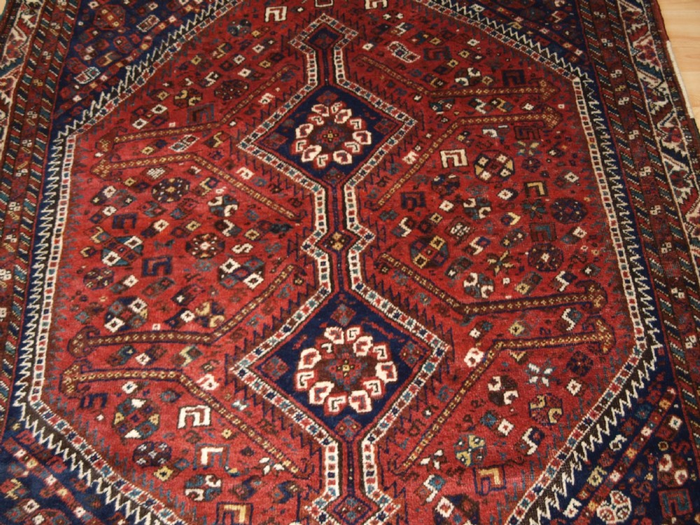 OLD SHIRAZ REGION RUG, TRIBAL DESIGN, CIRCA 1920. View V