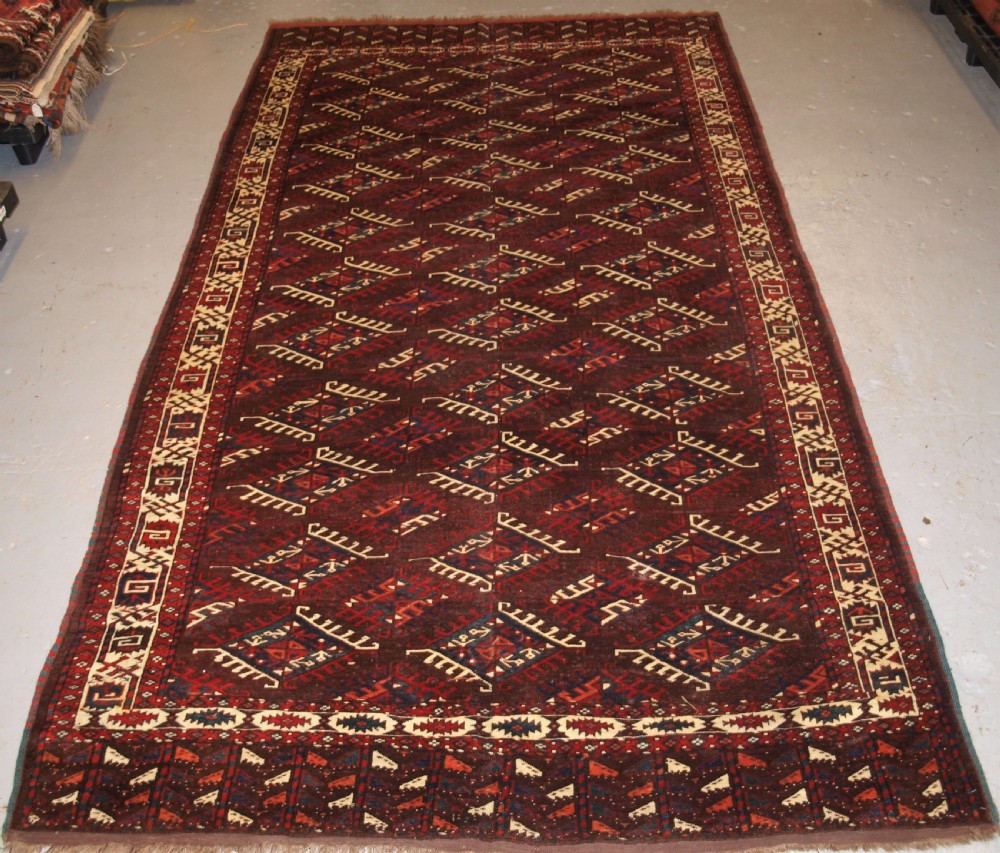ANTIQUE YOMUT TURKMEN MAIN CARPET WITH DYRNAK GUL DESIGN, CURL LEAF BORDER, CIRCA 1880.