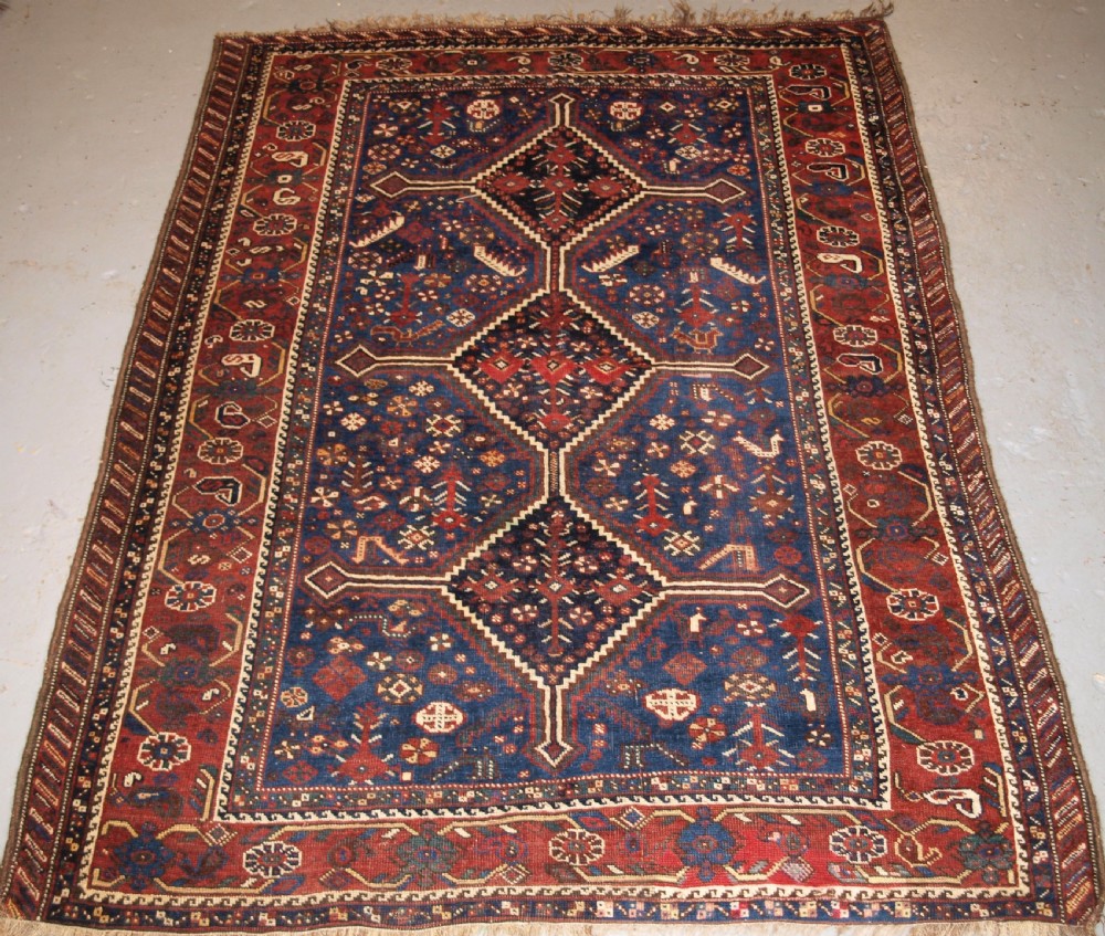 ANTIQUE TRIBAL KHAMSEH RUG, TRIPLE LINKED MEDALLION, CIRCA 1900.