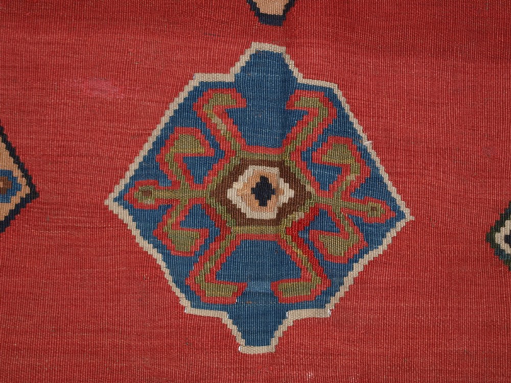 ANTIQUE SOUTH WEST PERSIAN QASHQAI KILIM WITH SUPERB COLOUR AND DESIGN, CIRCA 1900. View VII