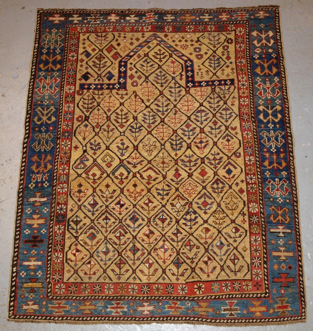ANTIQUE CAUCASIAN DAGESTAN PRAYER RUG, YELLOW GROUND LATTICE DESIGN, 2ND HALF 19TH CENTURY.