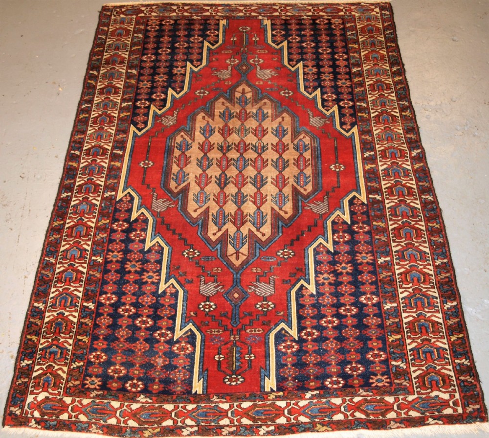 ANTIQUE MAZLAHAN VILLAGE RUG OF CLASSIC DESIGN, CIRCA 1900/20.