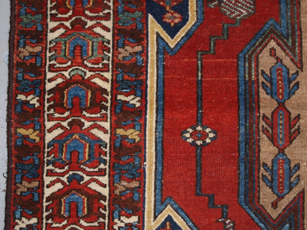 ANTIQUE MAZLAHAN VILLAGE RUG OF CLASSIC DESIGN, CIRCA 1900/20. View III