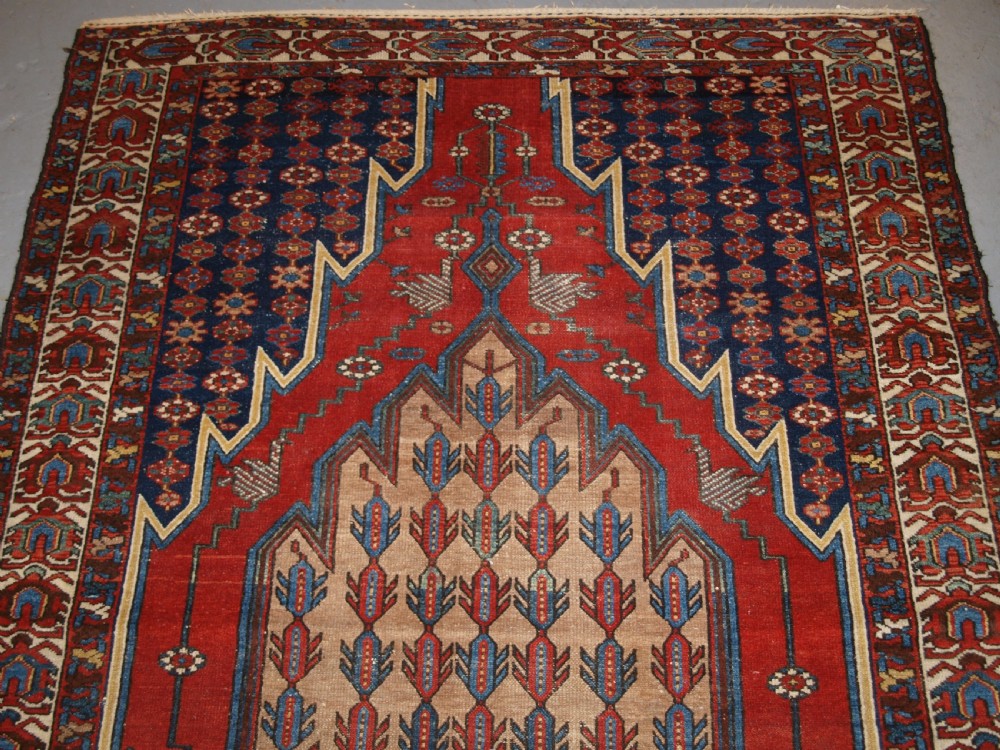 ANTIQUE MAZLAHAN VILLAGE RUG OF CLASSIC DESIGN, CIRCA 1900/20. View IV