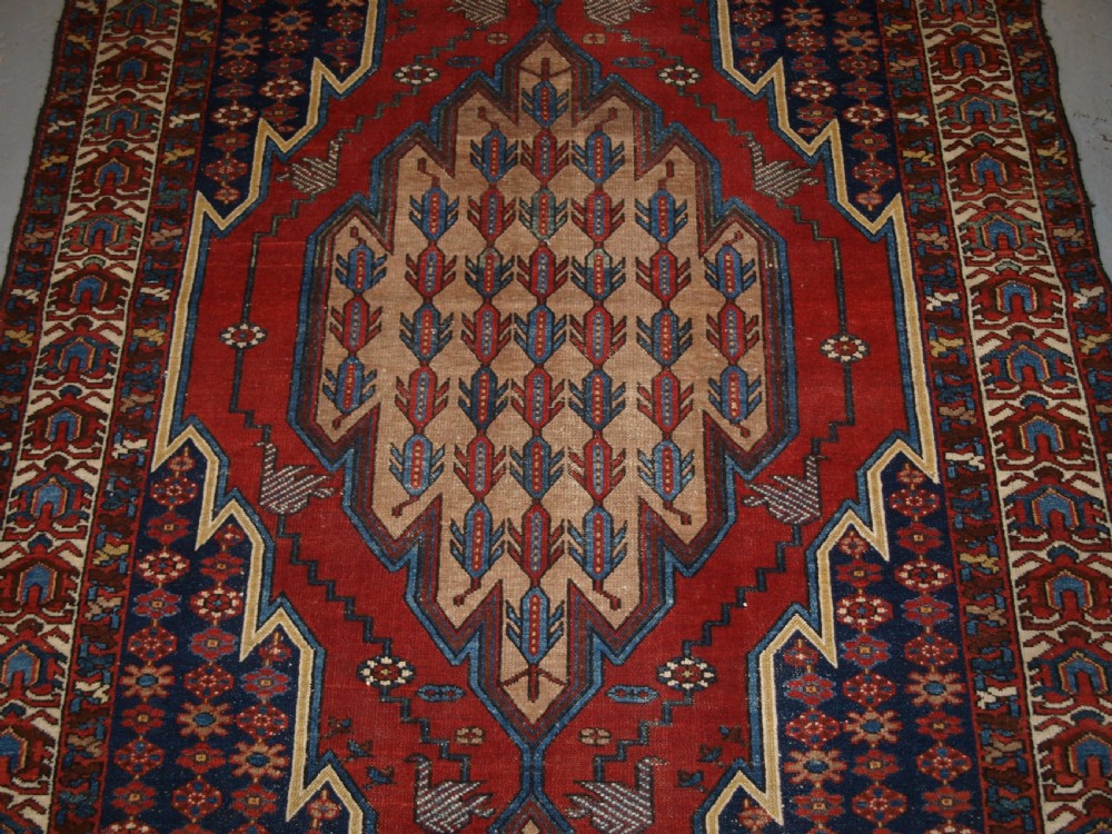 ANTIQUE MAZLAHAN VILLAGE RUG OF CLASSIC DESIGN, CIRCA 1900/20. View V