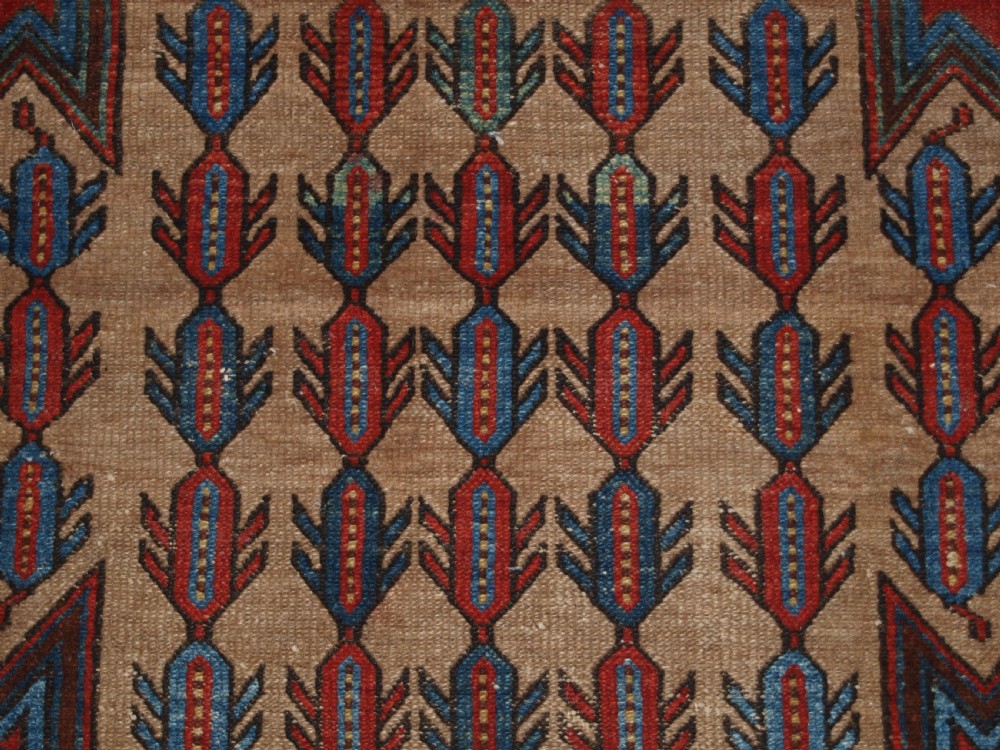ANTIQUE MAZLAHAN VILLAGE RUG OF CLASSIC DESIGN, CIRCA 1900/20. View VII