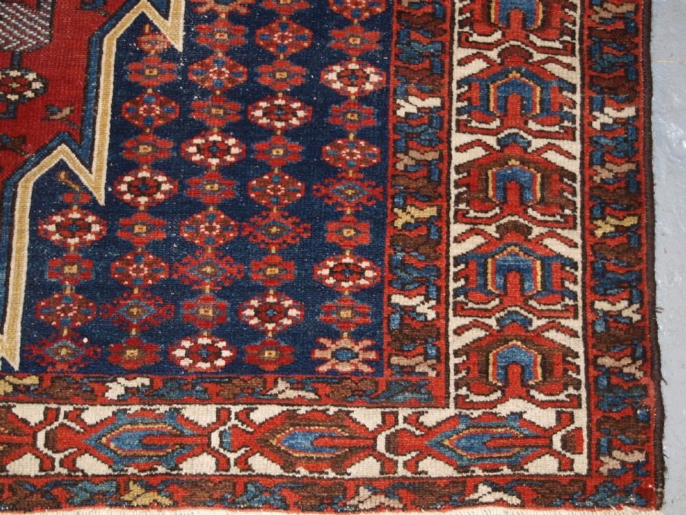 ANTIQUE MAZLAHAN VILLAGE RUG OF CLASSIC DESIGN, CIRCA 1900/20. View IX