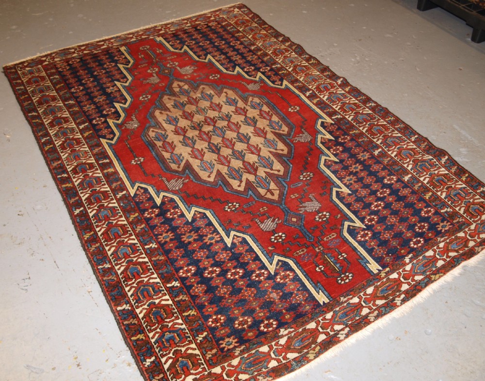 ANTIQUE MAZLAHAN VILLAGE RUG OF CLASSIC DESIGN, CIRCA 1900/20. View XIII