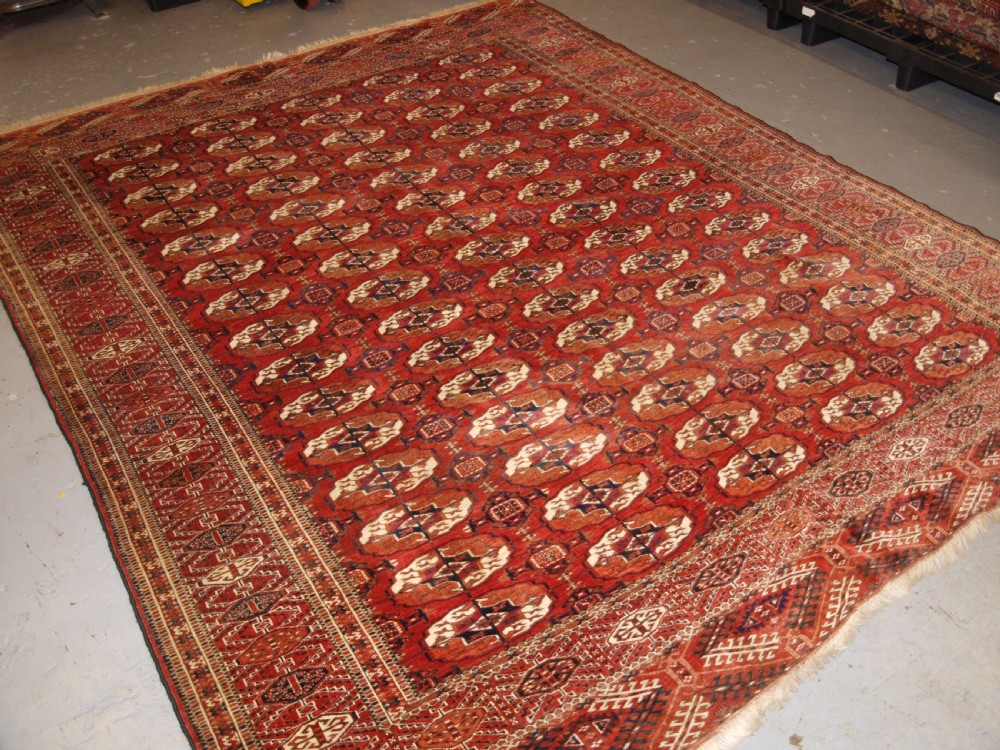 ANTIQUE TEKKE TURKMEN MAIN CARPET, SQUARE SHAPE, GOOD COLOUR, LATE 19TH CENTURY.