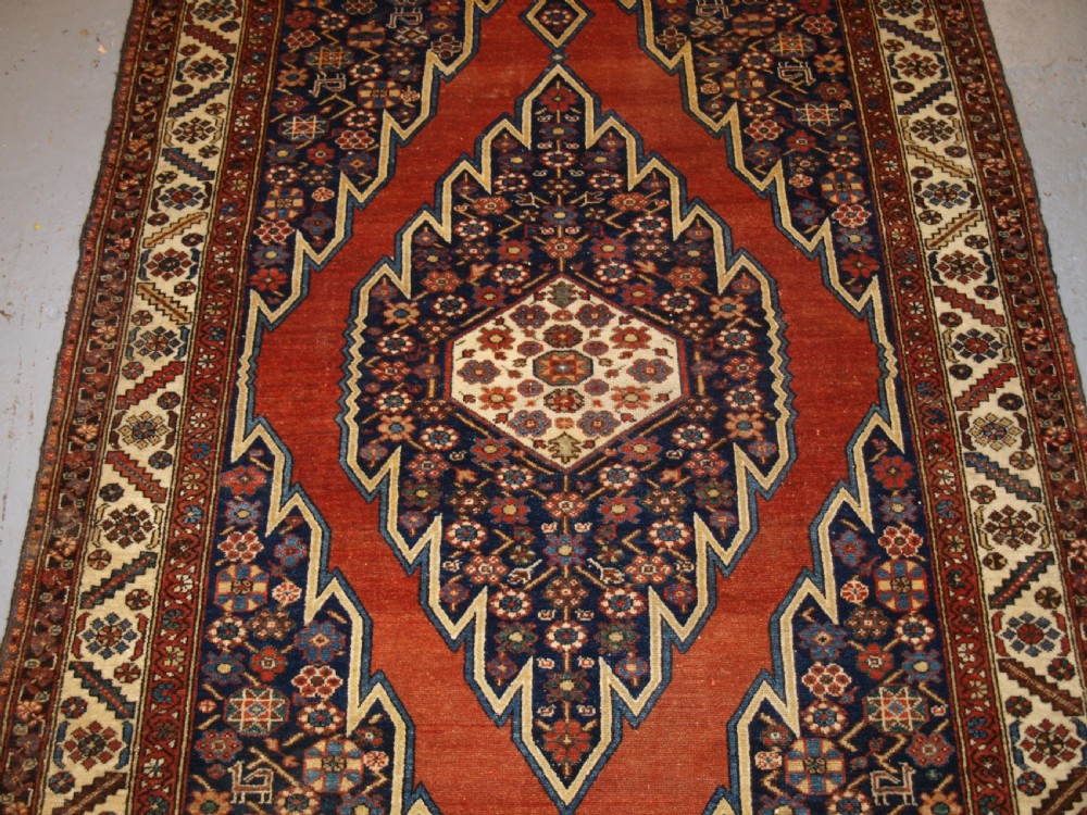 ANTIQUE MAZLAHAN RUG, TRADITIONAL DESIGN, GOOD COLOUR, CIRCA 1920. View V