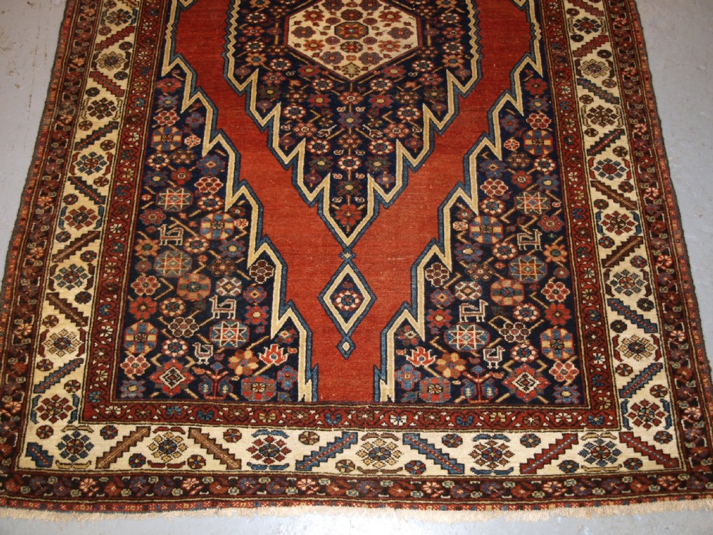 ANTIQUE MAZLAHAN RUG, TRADITIONAL DESIGN, GOOD COLOUR, CIRCA 1920. View VI