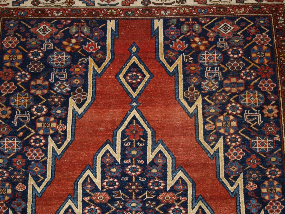 ANTIQUE MAZLAHAN RUG, TRADITIONAL DESIGN, GOOD COLOUR, CIRCA 1920. View VII