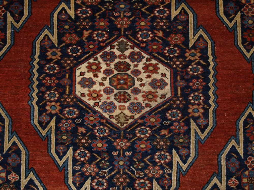 ANTIQUE MAZLAHAN RUG, TRADITIONAL DESIGN, GOOD COLOUR, CIRCA 1920. View VIII