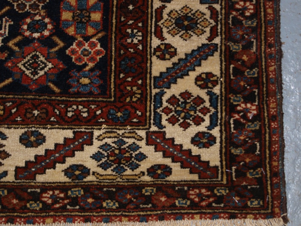 ANTIQUE MAZLAHAN RUG, TRADITIONAL DESIGN, GOOD COLOUR, CIRCA 1920. View XIII