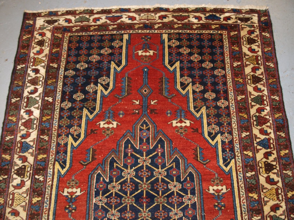 ANTIQUE MAZLAHAN VILLAGE RUG, TRADITIONAL DESIGN, CIRCA 1920. View IV