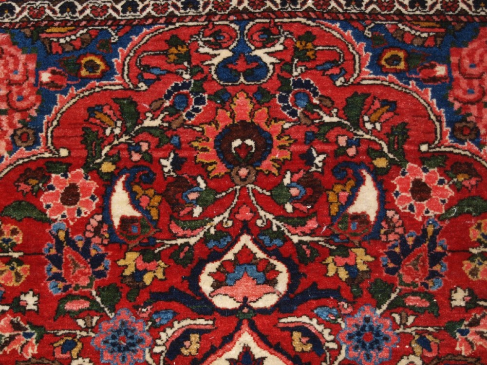 ANTIQUE PERSIAN BAKHTIARI VILLAGE RUG, FLORAL MEDALLION DESIGN, CIRCA 1920. View VII