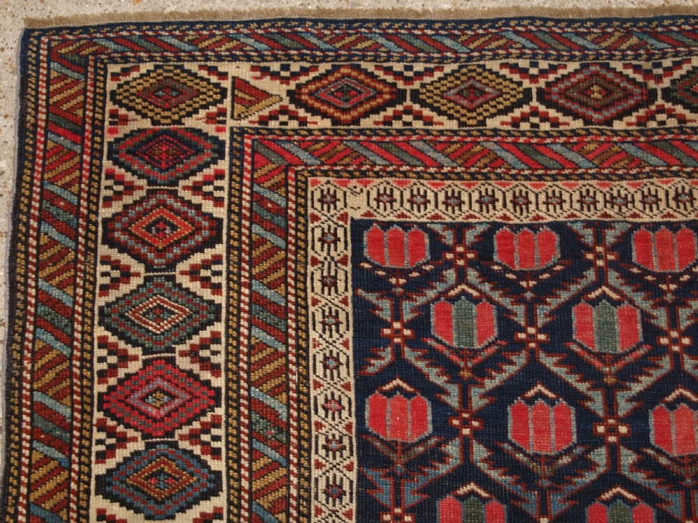 ANTIQUE CAUCASIAN SHIRVAN RUG WITH LATTICE DESIGN FILLED WITH TULIPS, LATE 19TH CENTURY. View II