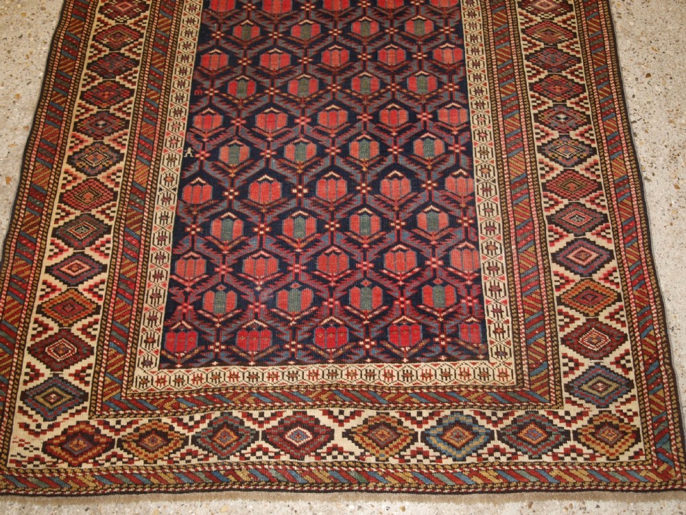 ANTIQUE CAUCASIAN SHIRVAN RUG WITH LATTICE DESIGN FILLED WITH TULIPS, LATE 19TH CENTURY. View VI