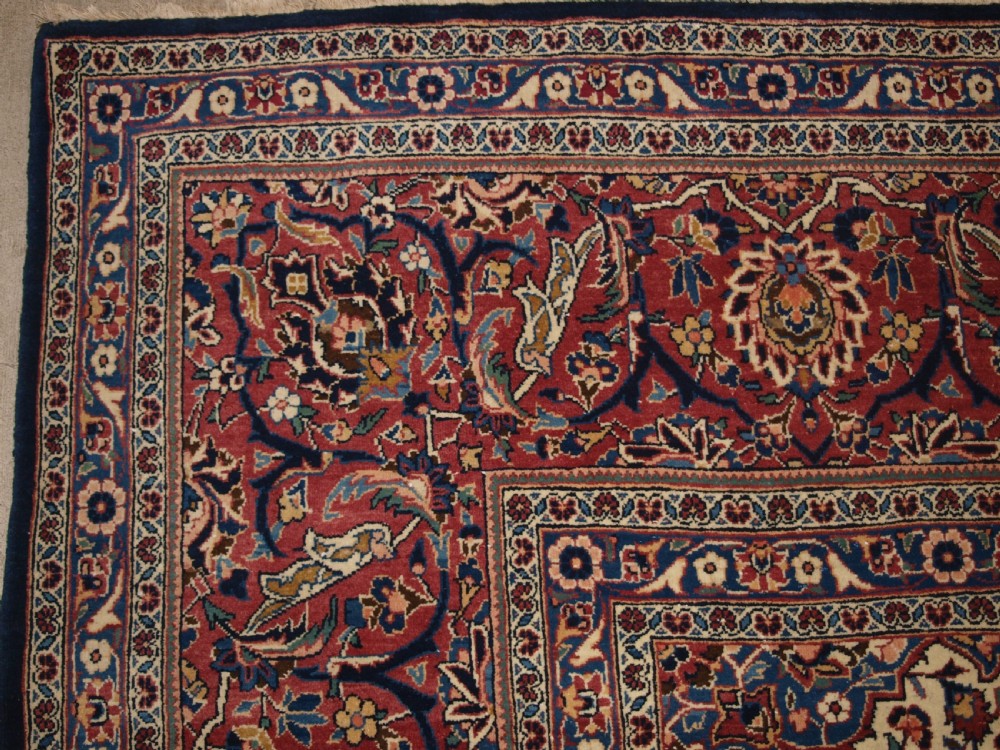 ANTIQUE CARPET OF CLASSIC MEDALLION DESIGN, CIRCA 1900/20. View III