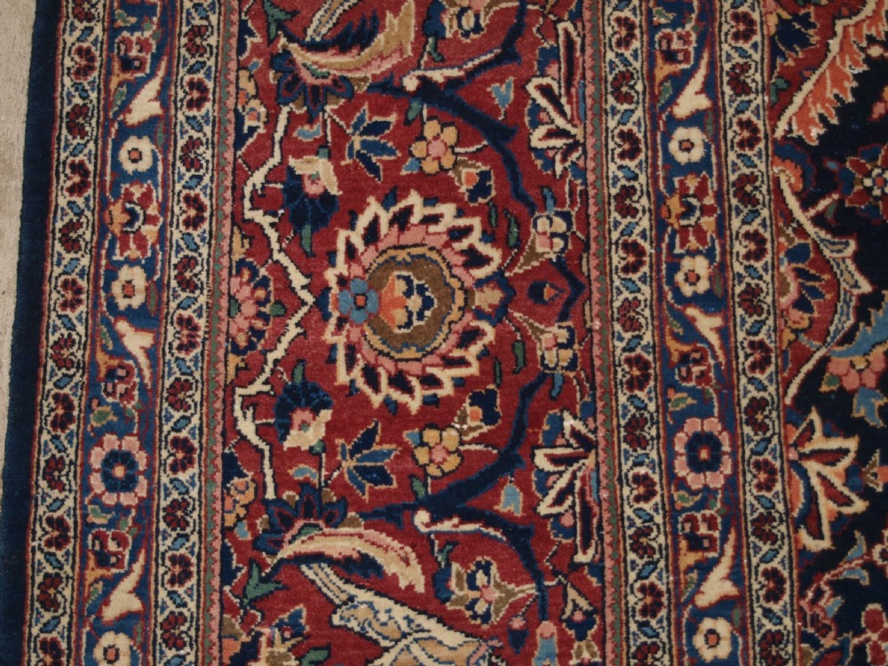 ANTIQUE CARPET OF CLASSIC MEDALLION DESIGN, CIRCA 1900/20. View IV