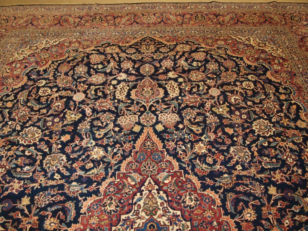 ANTIQUE CARPET OF CLASSIC MEDALLION DESIGN, CIRCA 1900/20. View V