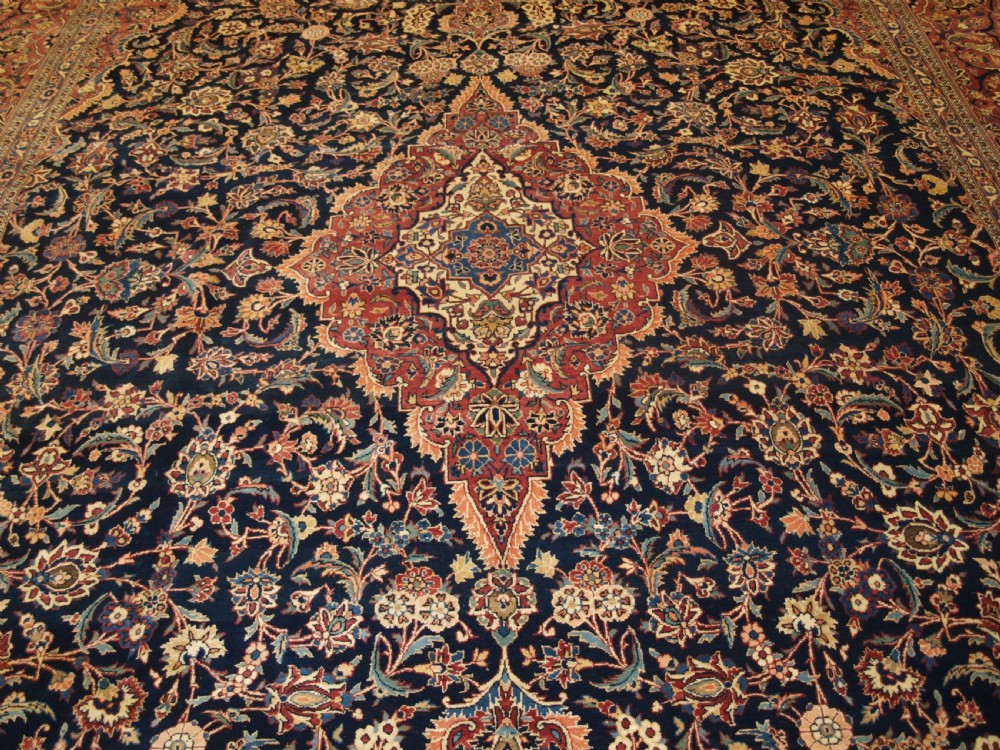 ANTIQUE CARPET OF CLASSIC MEDALLION DESIGN, CIRCA 1900/20. View VI