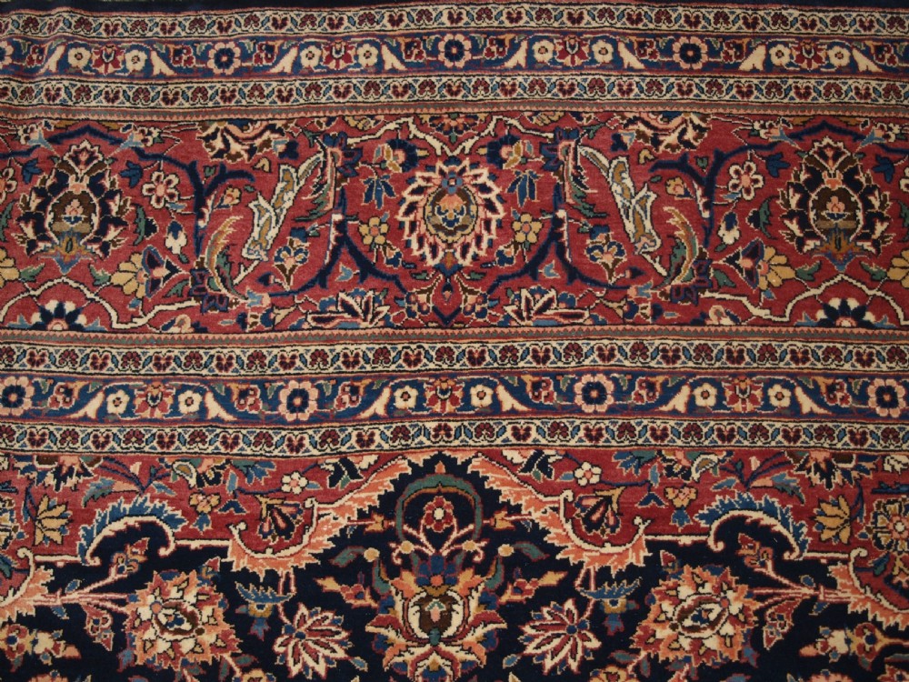 ANTIQUE CARPET OF CLASSIC MEDALLION DESIGN, CIRCA 1900/20. View VII