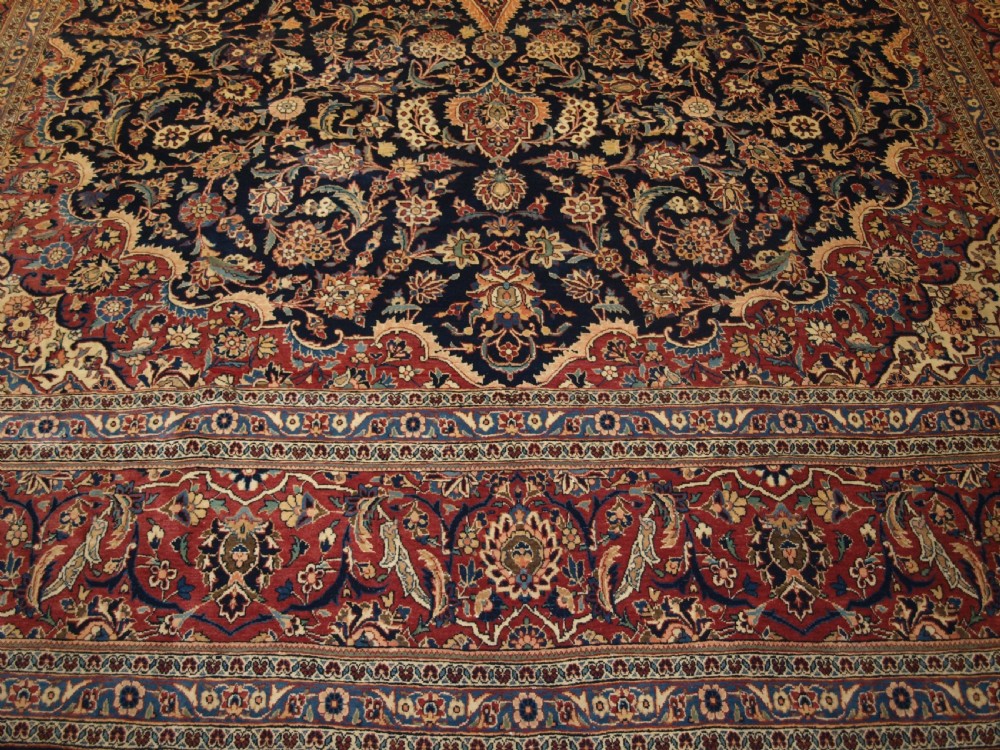 ANTIQUE CARPET OF CLASSIC MEDALLION DESIGN, CIRCA 1900/20. View VIII