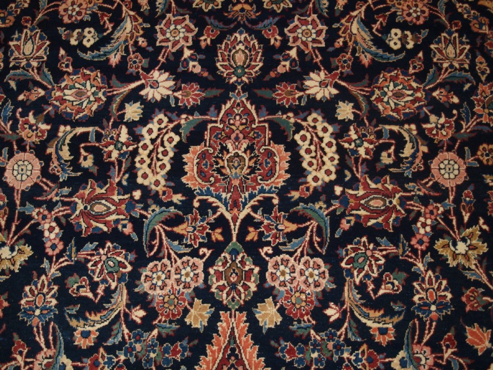 ANTIQUE CARPET OF CLASSIC MEDALLION DESIGN, CIRCA 1900/20. View IX
