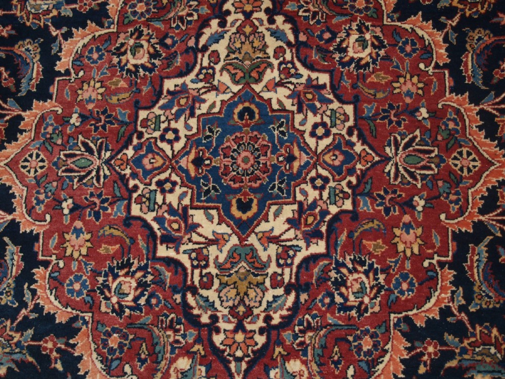 ANTIQUE CARPET OF CLASSIC MEDALLION DESIGN, CIRCA 1900/20. View XI