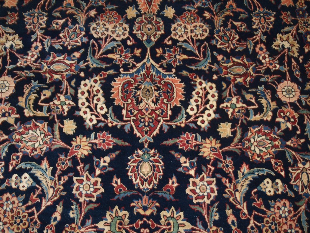 ANTIQUE CARPET OF CLASSIC MEDALLION DESIGN, CIRCA 1900/20. View XII