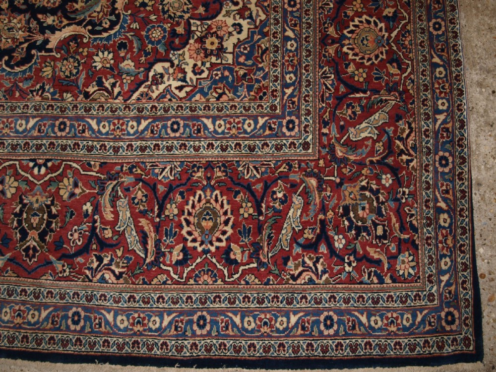 ANTIQUE CARPET OF CLASSIC MEDALLION DESIGN, CIRCA 1900/20. View XIII