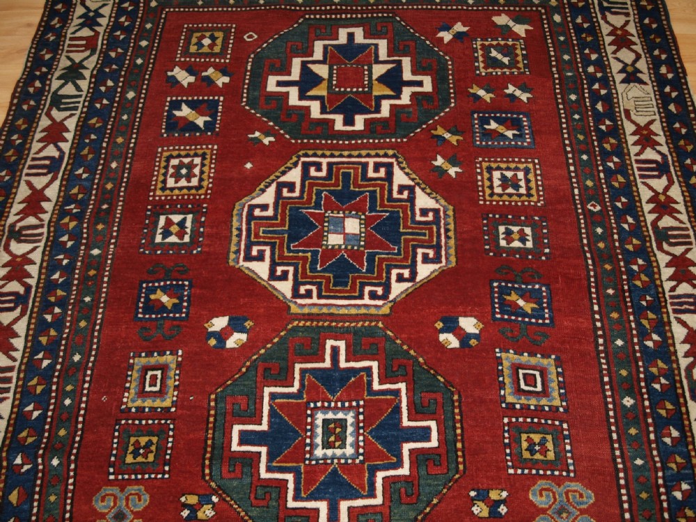 ANTIQUE CAUCASIAN KAZAK RUG WITH MEMLINC GULS, SUPERB BORDER, LATE 19TH CENTURY. View V