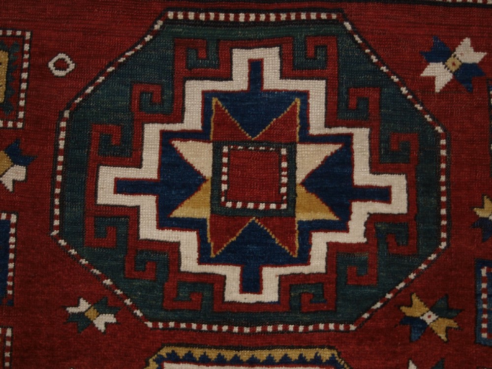 ANTIQUE CAUCASIAN KAZAK RUG WITH MEMLINC GULS, SUPERB BORDER, LATE 19TH CENTURY. View VII