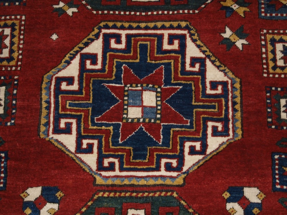 ANTIQUE CAUCASIAN KAZAK RUG WITH MEMLINC GULS, SUPERB BORDER, LATE 19TH CENTURY. View VIII