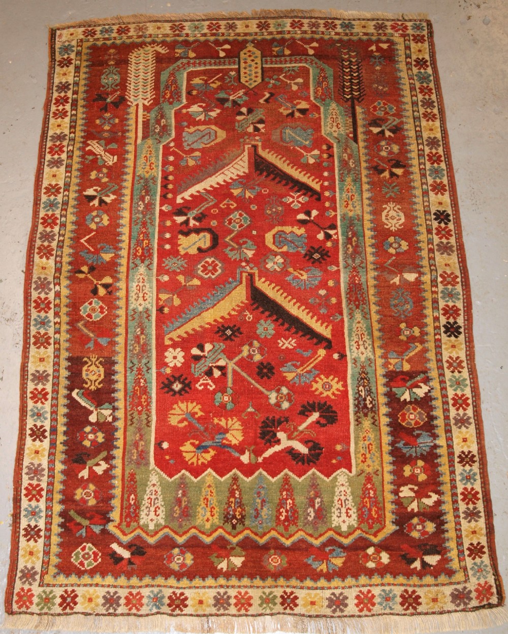 ANTIQUE TURKISH MILAS PRAYER RUG, WONDERFUL EARLY EXAMPLE, 2ND HALF 19TH CENTURY.