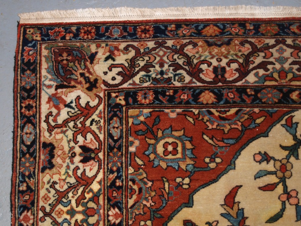 ANTIQUE PERSIAN SAROUK RUG, FLORAL DESIGN, FINE WEAVE, CIRCA 1900. View II