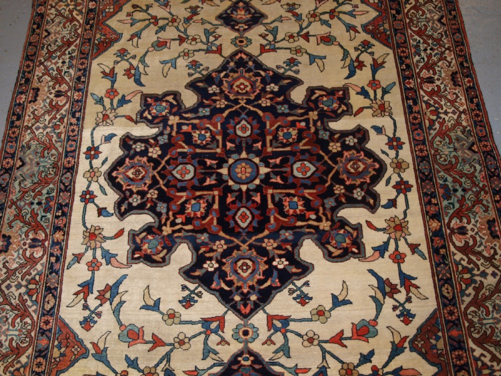 ANTIQUE PERSIAN SAROUK RUG, FLORAL DESIGN, FINE WEAVE, CIRCA 1900. View V