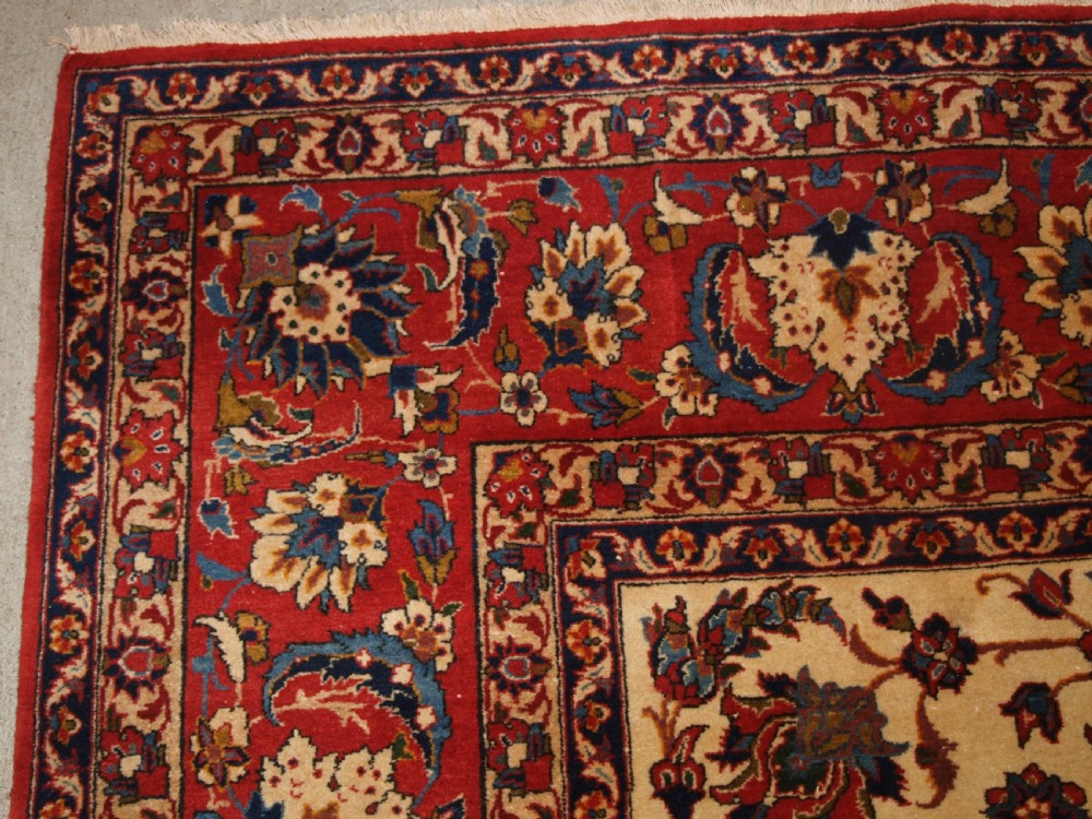 OLD ISFAHAN CARPET, FINE WEAVE WITH TRADITIONAL DESIGN, CIRCA 1920/30. View III