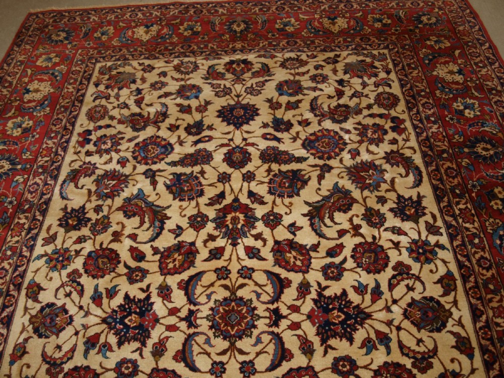 OLD ISFAHAN CARPET, FINE WEAVE WITH TRADITIONAL DESIGN, CIRCA 1920/30. View V