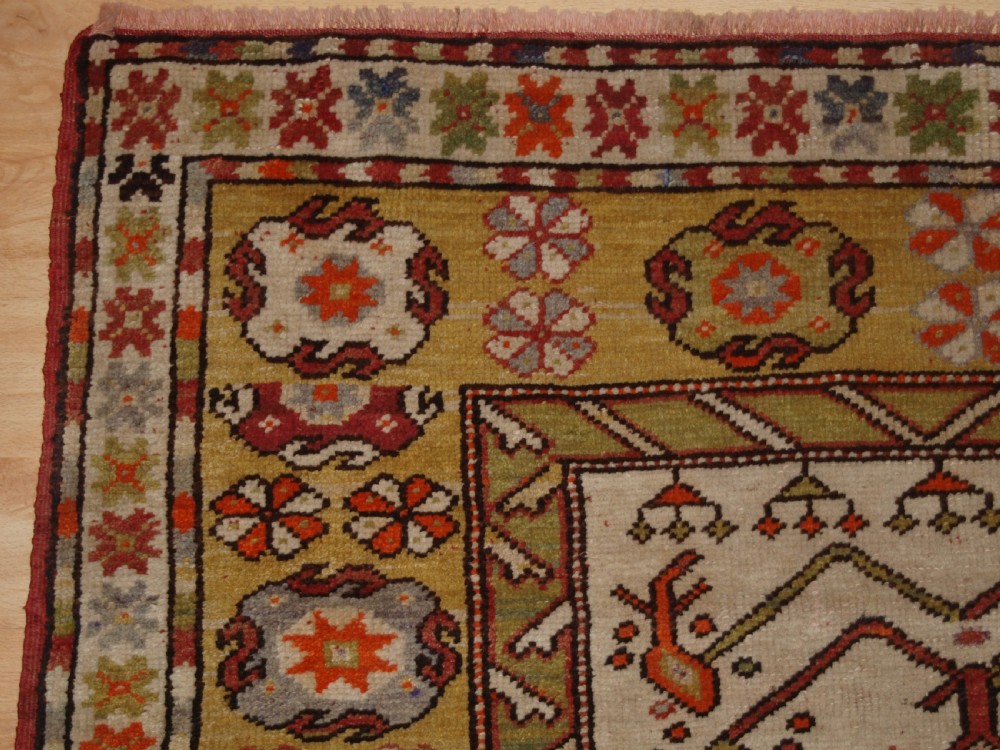 ANTIQUE TURKISH MILAS PRAYER RUG, TRADITIONAL DESIGN, CIRCA 1920. View III