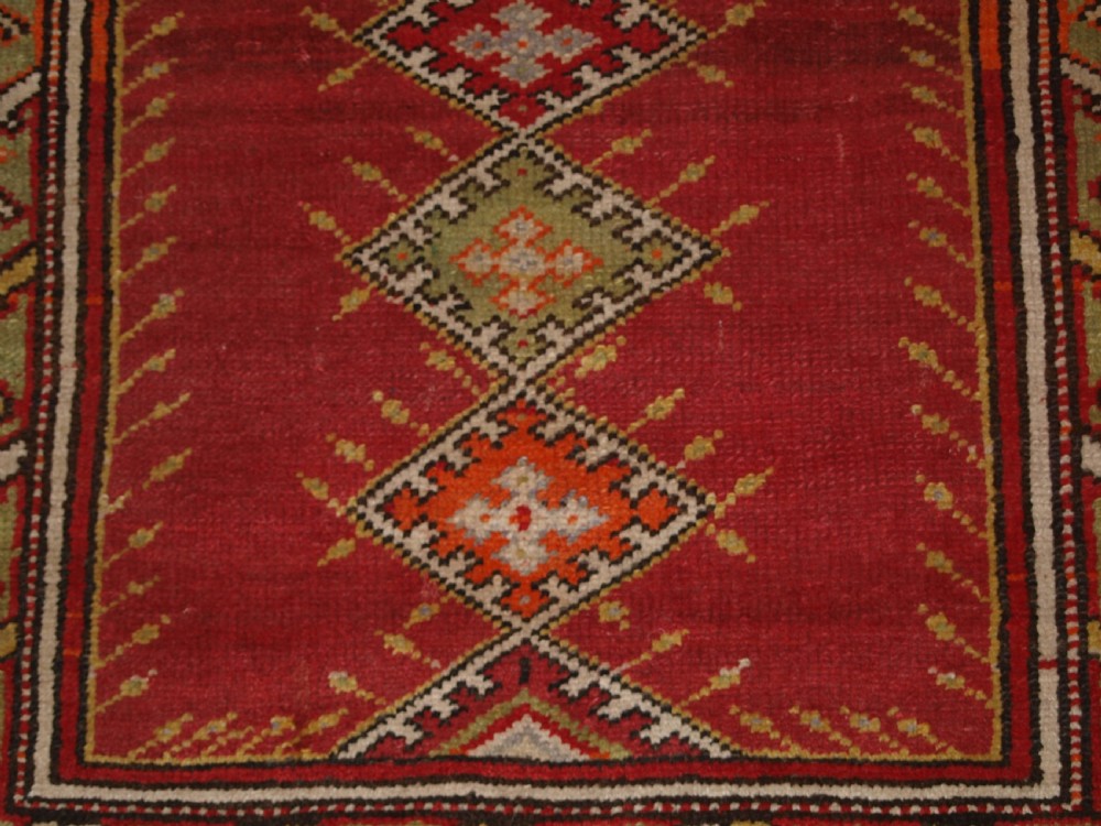 ANTIQUE TURKISH MILAS PRAYER RUG, TRADITIONAL DESIGN, CIRCA 1920. View VIII
