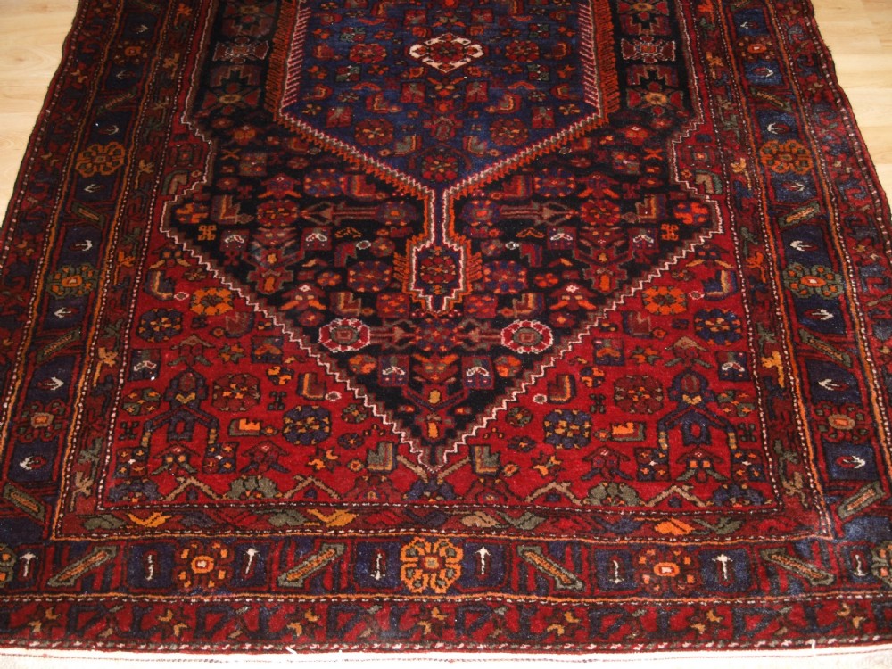 ANTIQUE NORTH WEST PERSIAN VILLAGE RUG, HAMADAN REGION, CIRCA 1920. View VI