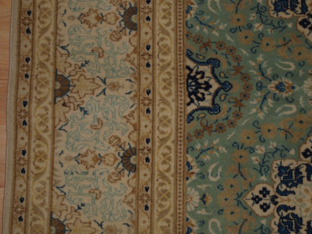 ANTIQUE KASHAN RUG OF FINE WEAVE WTH SOFT COLOURS, CIRCA 1900/20. View IV