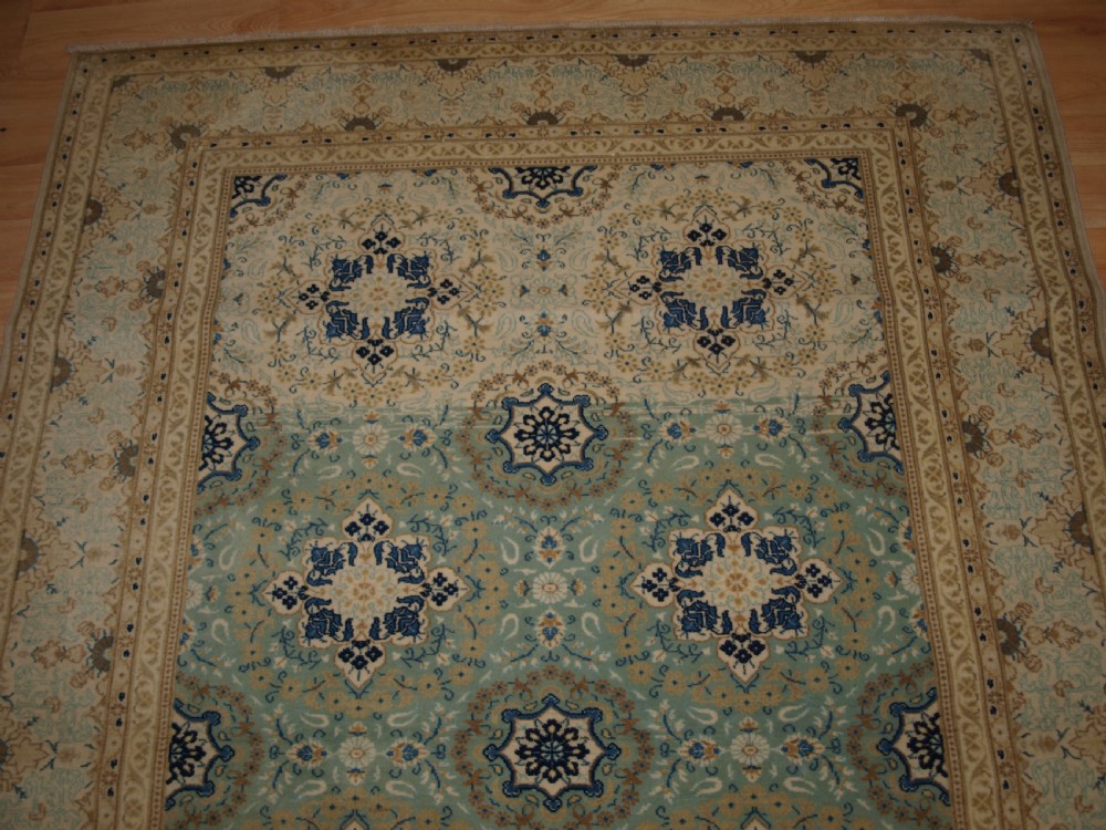 ANTIQUE KASHAN RUG OF FINE WEAVE WTH SOFT COLOURS, CIRCA 1900/20. View V