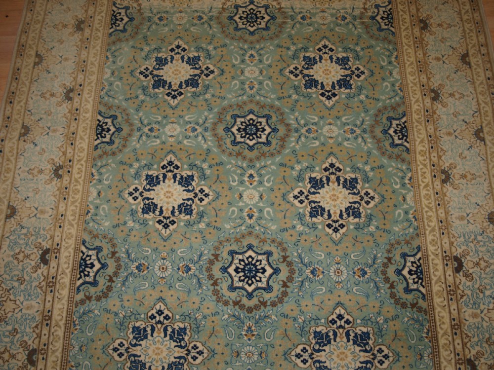 ANTIQUE KASHAN RUG OF FINE WEAVE WTH SOFT COLOURS, CIRCA 1900/20. View VI