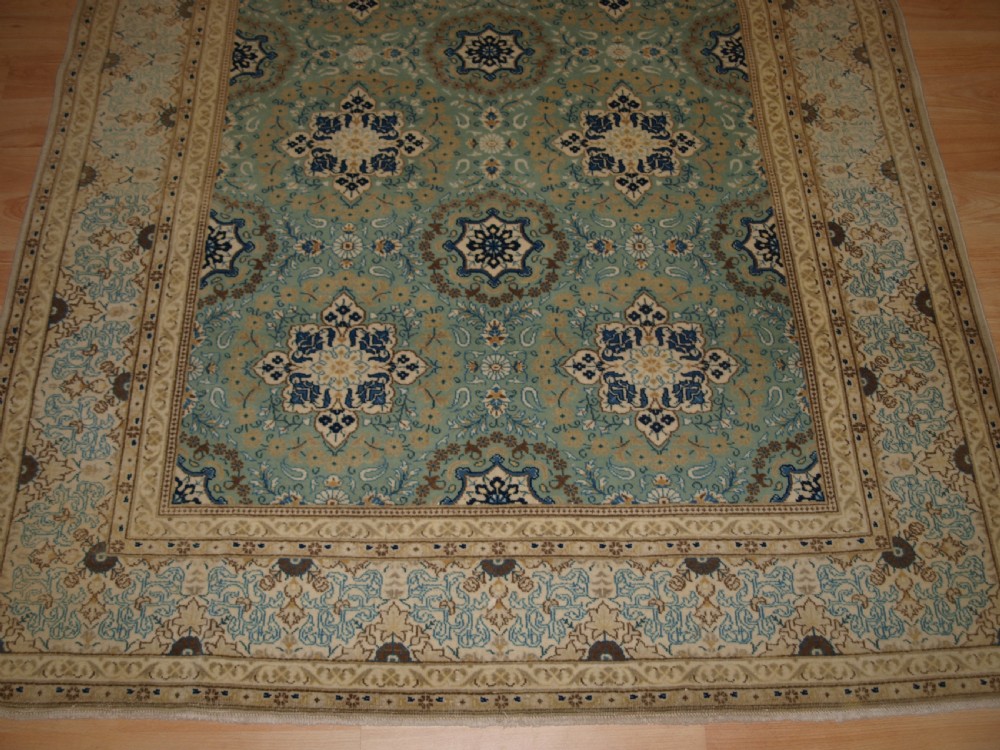 ANTIQUE KASHAN RUG OF FINE WEAVE WTH SOFT COLOURS, CIRCA 1900/20. View VII