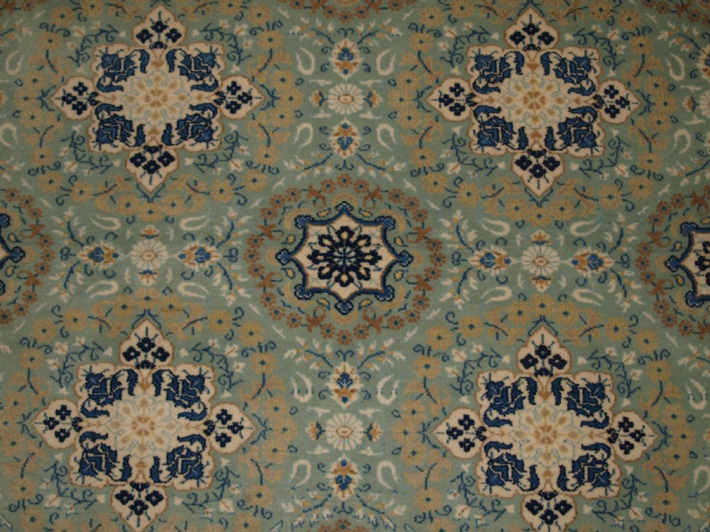 ANTIQUE KASHAN RUG OF FINE WEAVE WTH SOFT COLOURS, CIRCA 1900/20. View VIII