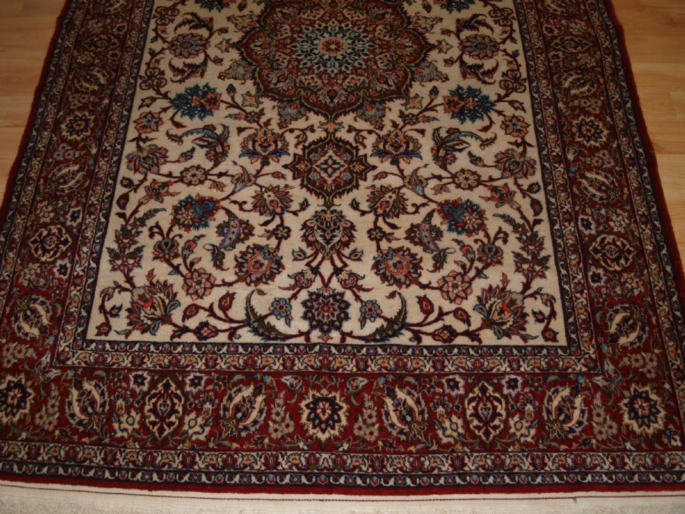 ANTIQUE ISFAHAN RUG, FINE WEAVE AND TRADITIONAL DESIGN, CIRCA 1920. View VIII