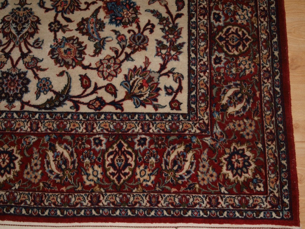 ANTIQUE ISFAHAN RUG, FINE WEAVE AND TRADITIONAL DESIGN, CIRCA 1920. View X